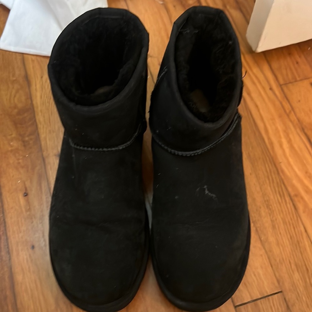 Classic mini Ugg boot in black